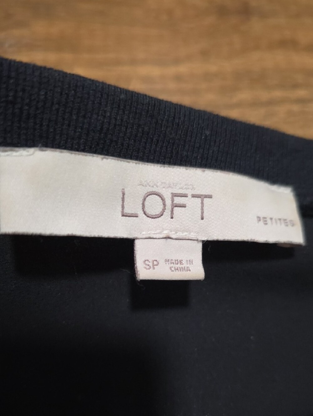 LOFT Black Long-Sleeve Lightweight Blouse - Picture 2 of 4